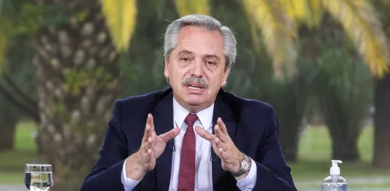 El Presidente firmó el decreto para convertir planes sociales en trabajo