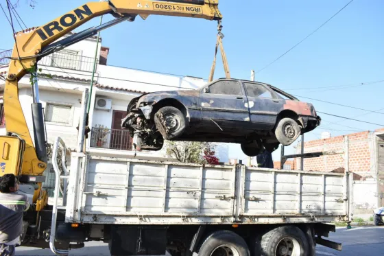 La Municipalidad lleva retirados 140 autos abandonados de la vía pública