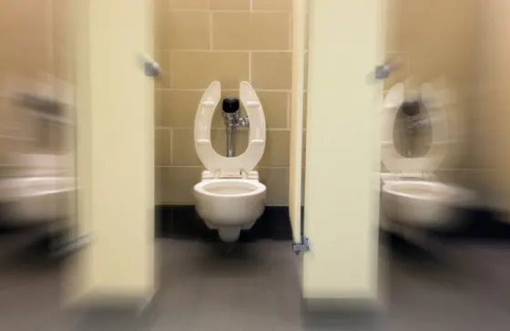 Encontraron un feto en el baño de un colegio salteño