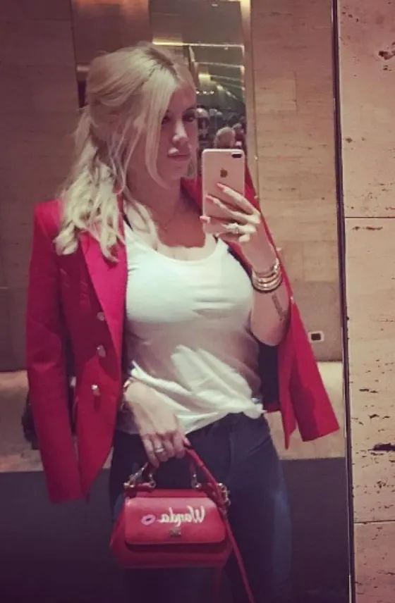 La siempre polémica Wanda Nara mostró una extraña cartera personalizada. ¡Mirala!