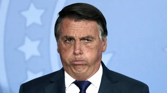 Facebook eliminó un video de Bolsonaro por mentir al vincular vacuna contra Covid-19 y HIV