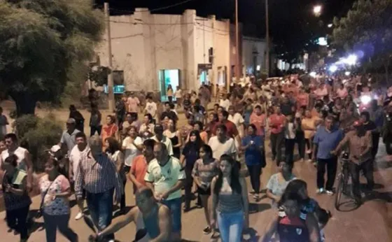 Embarcación: vecinos marcharon en contra del mal servicio de luz y agua