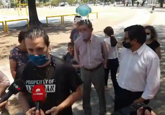 Vecinos de Tres Cerritos cortán la avenida Bicentenario por falta de agua