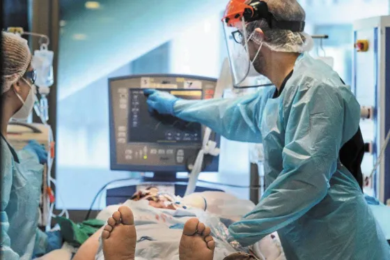 La eficacia de la vacunación disminuyó en un 90% la mortalidad por COVID-19