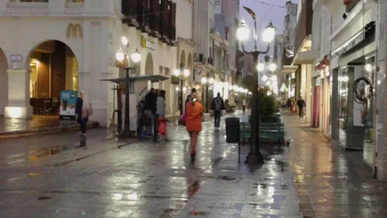 Viernes gris y a pura llovizna en Salta