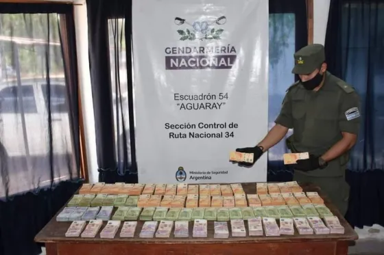 Llevaban casi 5 millones de pesos de forma ilegal