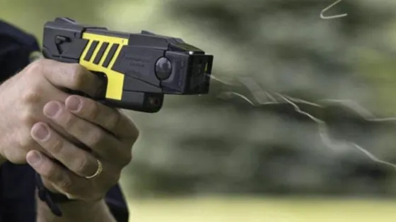 Proponen que mujeres víctimas de violencia usen pistolas Taser