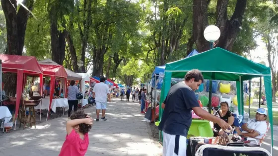 Manteros podrán vender en plazas Italia y Francia hasta las Fiestas