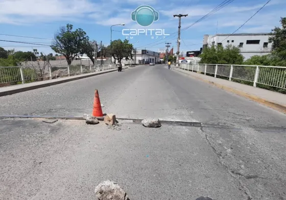 ¡Un peligro! Se abrió el puente de la avenida Chile