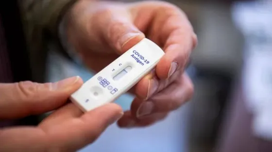 Alerta en Países Bajos: venden un kit para "autocontagiarse" la Covid-19