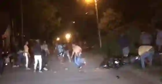 Batalla campal a la salida de una carpa en Chicoana