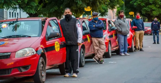 Lo contrataron como chofer de un taxi y no devolvió el vehículo