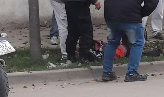 ¿Dónde está la policía?: En Orán, otra vez, los vecinos atraparon un ladrón. Mirá el video