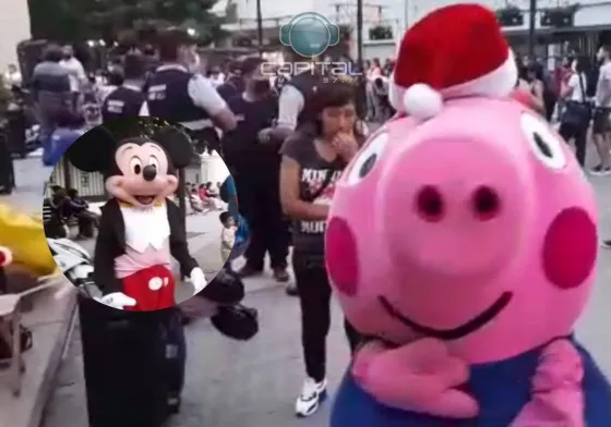 Ni Mickey, ni Pepa, ni Papá Noel: la Muni echó a los muñequitos de la peatonal