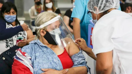 Quienes pueden recibir la tercera dosis contra COVID-19 en Salta