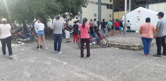 En Orán hacen largas filas para realizarse el hisopado