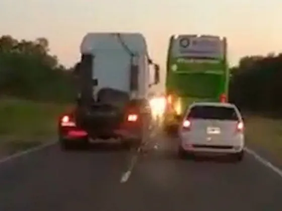 VIDEO: Un camionero casi provoca una tragedia en una ruta nacional