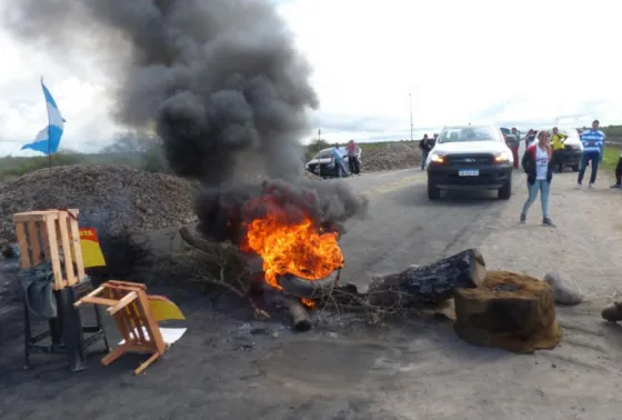 Lucha contra Contrabando: Piquete por tiempo indeterminado en el límite entre Salta y Tucumán