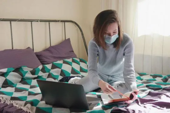 ¿Cuántos son los días de aislamiento para personas con COVID-19 y contactos estrechos?