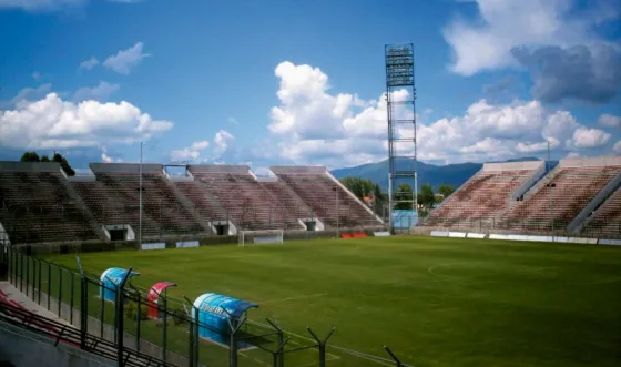 Hoy se vacunará en el estadio Padre Ernesto Martearena
