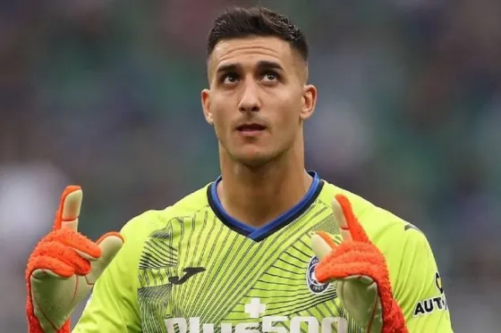 Un arquero de la Selección subió una fotos desnudo a Instagram