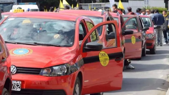 Seguirá congelado el cupo de licencias para taxis y remises