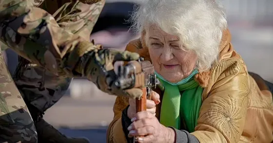 Conflicto en Ucrania: aprueban el estado de emergencia y proyecto que autoriza a civiles a portar armas de fuego