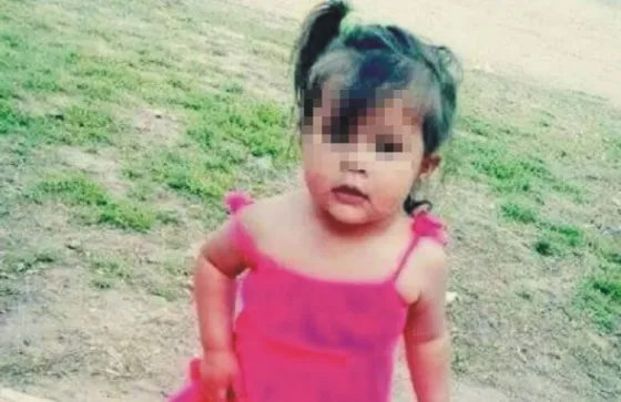 Una nena de tres años sufrió un abuso y su madre la golpeó hasta quebrarle un brazo