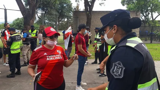 Tras el partido de River, secuestraron drogas, un arma y demoraron a más de 30 hinchas