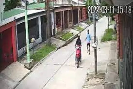 El robo más cruel: dos delincuentes asaltaron a un joven no vidente