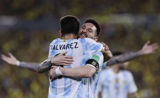 El abrazo más esperado: de pedirle una foto a Messi a festejar juntos su primer gol con la Selección