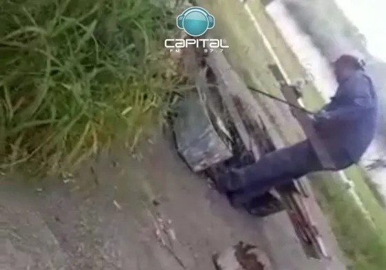 Así prenden fuego los cajones de los fallecidos en el cementerio de la Santa Cruz