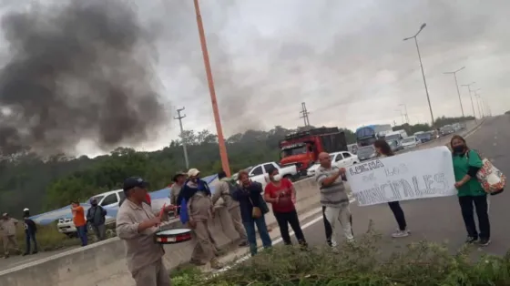 En Yrigoyen los trabajadores municipales continuarán con los cortes de ruta