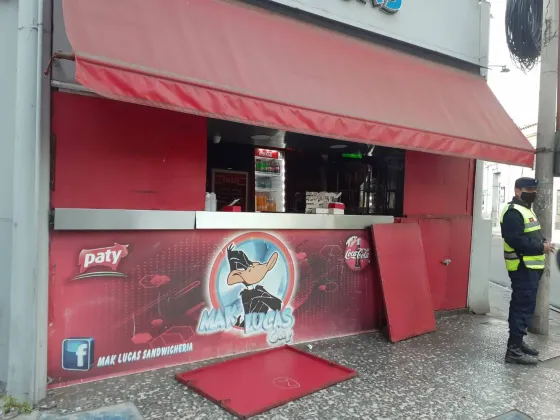 Robaron una conocida sandwichería del centro salteño