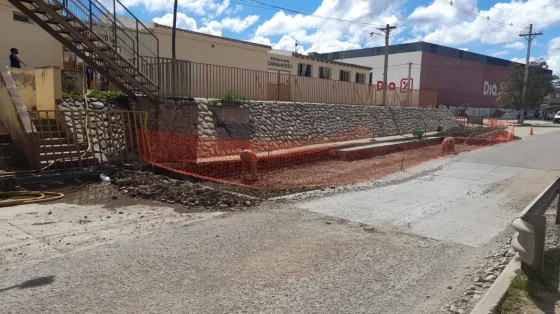 Arreglando lo arreglado: el bacheo de la entrada de Salta no duró nada