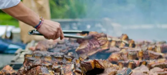 Vecina molesta denunció a los vecinos por hacer asados todos los días