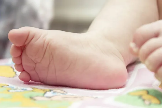 Dejó a su bebé sola en casa durante dos días y falleció: ahora será juzgada