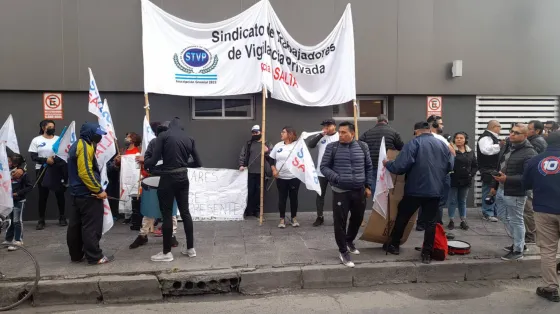 Trabajadores salteños de vigilancia privada protestan por mejores condiciones laborales