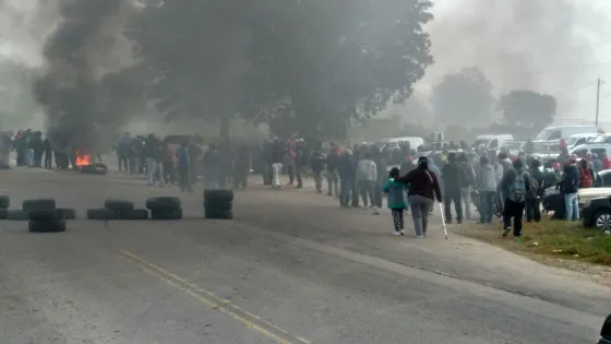 Bagayeros cortando la Ruta Nacional N°50