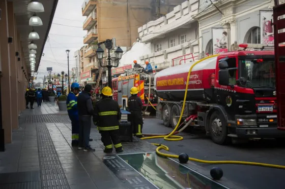 La galería del centro salteño se habría incendiado de forma accidental