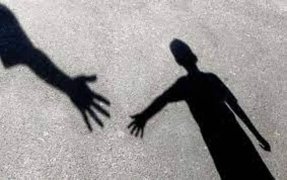 Quisieron secuestrar a un niño mientras jugaba en la vereda de su casa