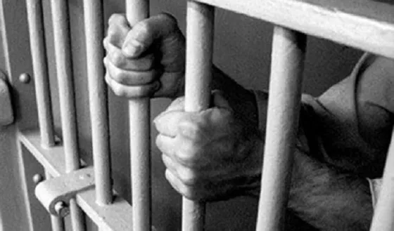 Orán: detienen a una mujer por intentar entregar drogas y un celular a un preso