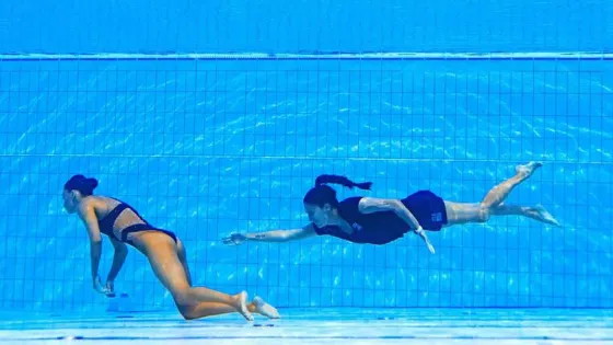Video: Nadadora se desmayó en plena competencia y tuvo un rescate dramático