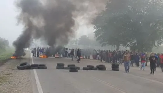 Bagayeros cortando la Ruta Nacional N°50