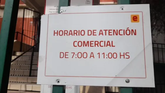 Edesa sigue atendiendo en la vereda y sólo hasta las 11 de la mañana