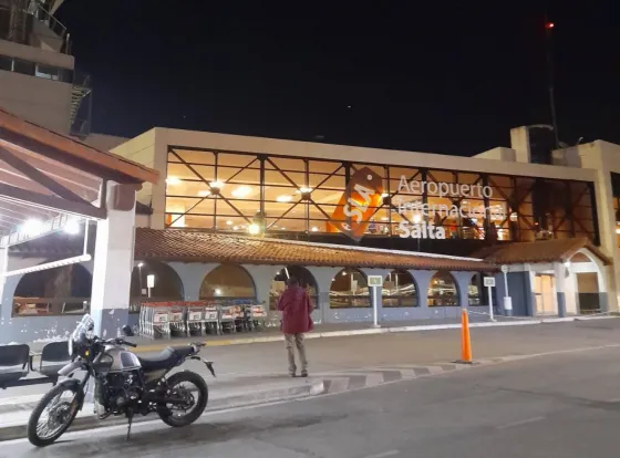 Turistas casi quedan varados en Salta por incencios cerca del aeropuerto