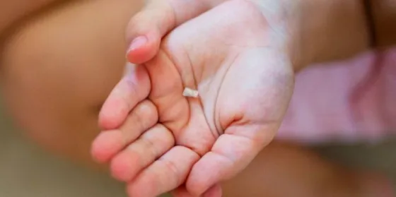 Una madre será investigada por romper dos dientes a su hija de 4 años