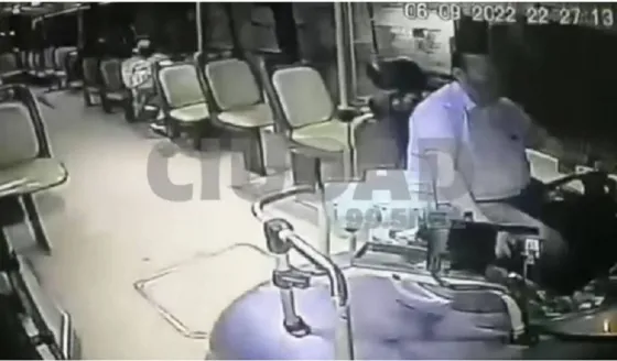 Locura en Orán: Se subió a un colectivo y lo prendió fuego con el chofer adentro