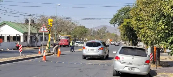 La Municipalidad instaló semáforos en calle Arenales y Luis Güemes