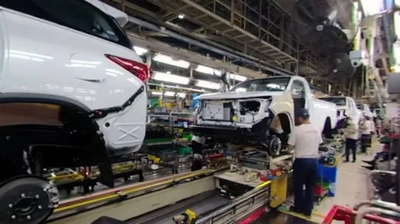 Toyota suspendió su producción por escasez de neumáticos